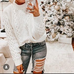 Urban Outfitters Austin mock neck cable knit white sweater 🤍 size xs